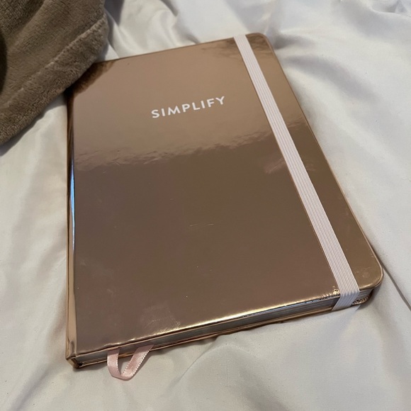 Rose gold metallic habit tracker bullet journal - Picture 9 of 9